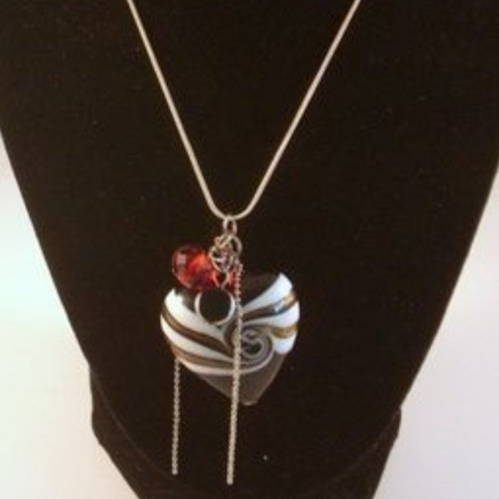❤️Lampwork Heart Necklace With Black & Red Charms